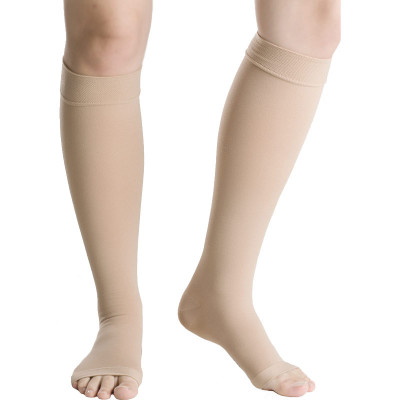 Θεραπευτικές κάλτσες Sigvaris κάτω γόνατος TFS 702 (κλάση 2) με διαβαθμισμένη συμπίεση 22-36 mmHg με ανοιχτά δάκυλα